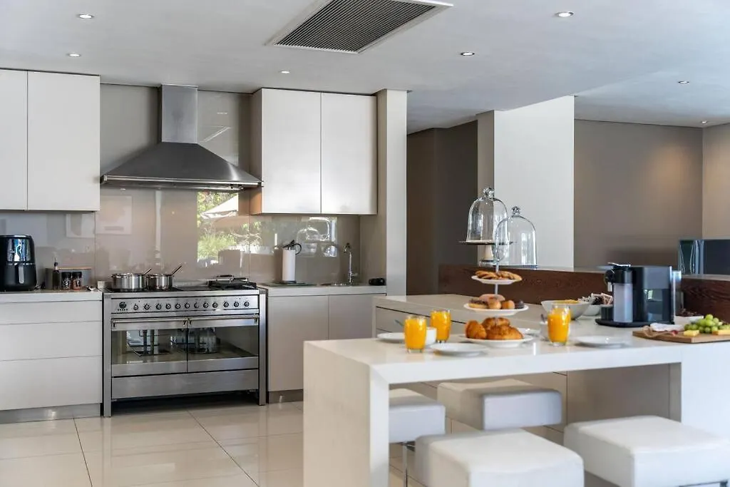 Green Point Grande - Luxury Family Villa With Pool & Views Cape Town 0*,  Güney Afrika