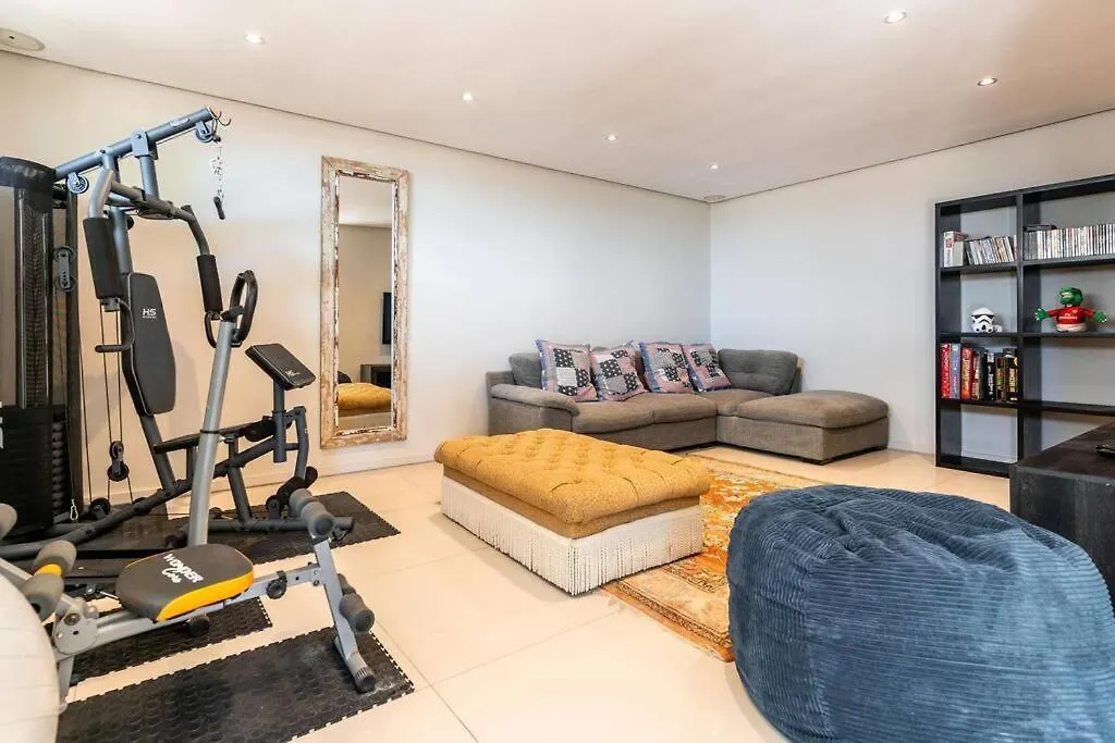 Green Point Grande - Luxury Family Villa With Pool & Views Cape Town