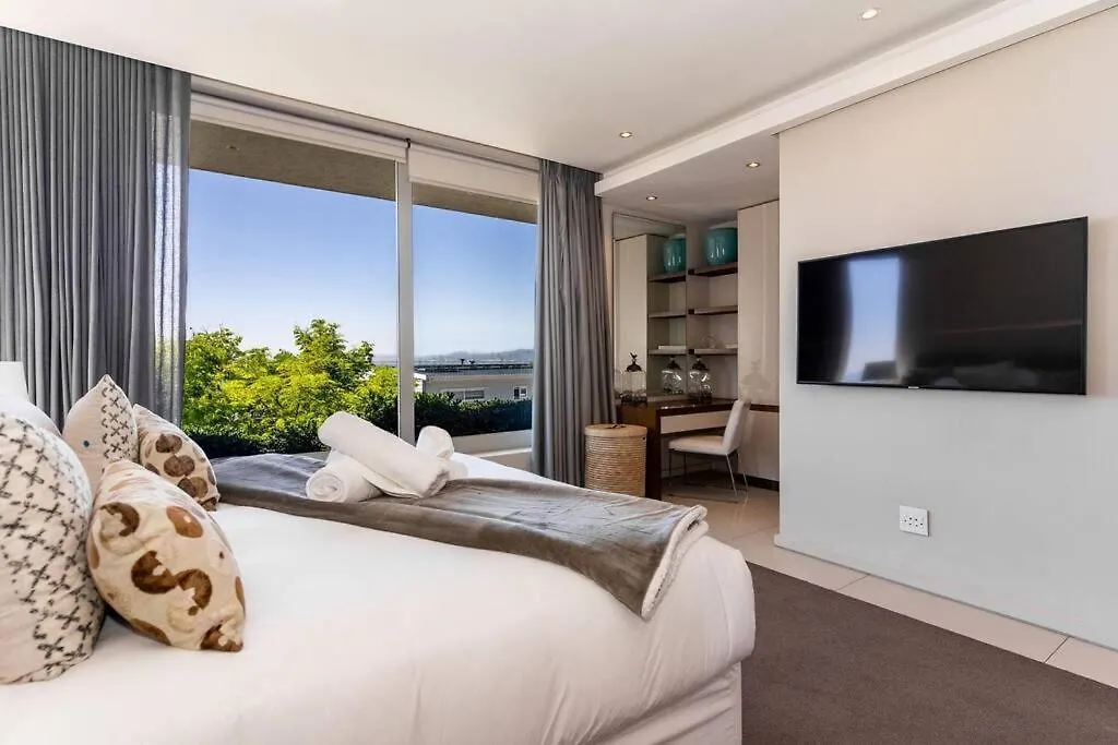 Green Point Grande - Luxury Family Villa With Pool & Views Cape Town