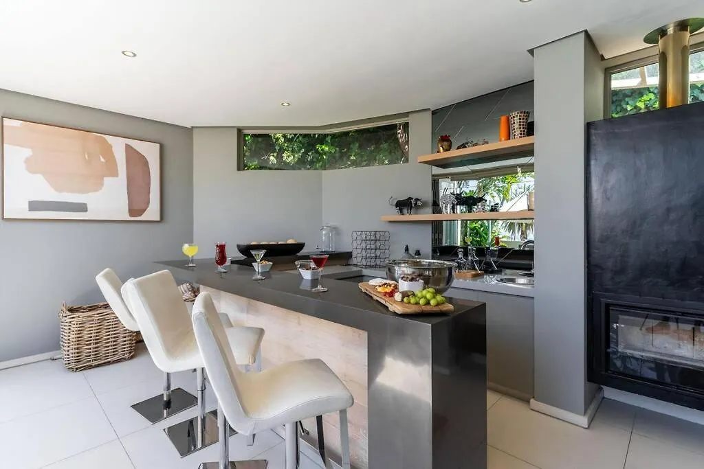 Green Point Grande - Luxury Family Villa With Pool & Views Cape Town