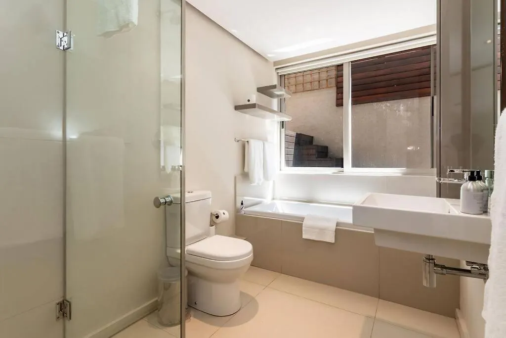 Green Point Grande - Luxury Family Villa With Pool & Views Cape Town 0*,  Güney Afrika